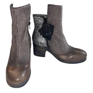 Papucei Women's Metallic Leather Ankle Boot - NWOB - Women's Size 36 - Hand Made